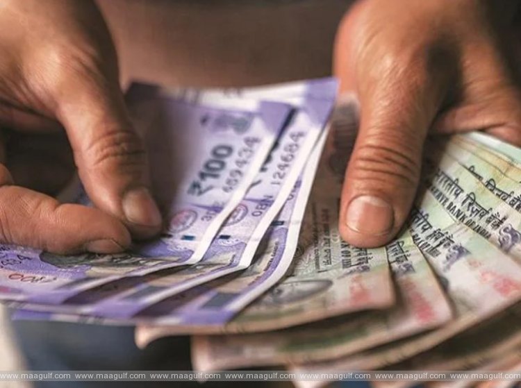 ప్రపంచ ఆర్థిక వృద్ధి భయాలు: కనిష్ట స్థాయికి భారత రూపాయి విలువ